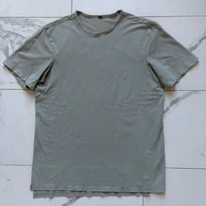 Lululemon Short Sleeve T Shirt Tee Green Grey Mens Size L Slit Hem Extended